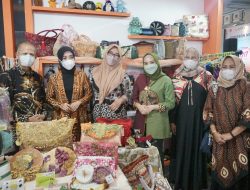 Dekranasda Kabupaten Sidoarjo Berpartisipasi dalam Pameran Nasional Kriya Indonesia