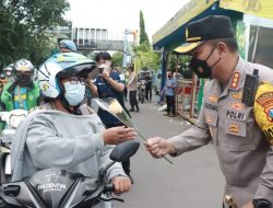 Operasi Patuh Semeru: Tertib Berlalulintas Dapat Bunga dan Coklat