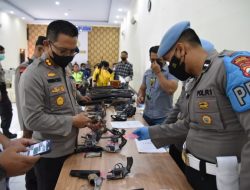 Pastikan Anggota Bebas Narkoba, Polres Bondowoso Lakukan Tes Urin dan Senpi Personil