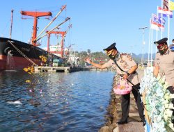 Jelang Hari Bhayangkara Ke-76, Polres Sumbawa Gelar Upacara Tabur Bunga dan Ziarah Makam