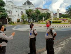 Patroli Polsek Sukun, Dialogis dengan Penjaga Pos Perumahan Istana Dieng Kota Malang