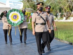 Sambut Hari Bhayangkara Ke-76, Kapolres Gowa dan Jajarannya Tabur Bunga di Taman Makam Pahlawan