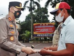 Selamatkan Korban Laka Laut, 2 Nelayan Dapat Penghargaan Kapolres Malang