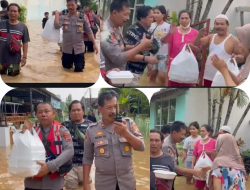 Banjir Bandang Terjang Kota Pati, Polisi Berikan Bantuan