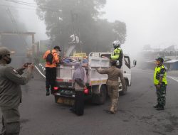 Bersama Pemkab Tangani PMK, Polres Magetan Lakukan Pemeriksaan Kendaraan Hewan Ternak di Perbatasan Antar Kota dan Propinsi