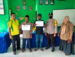 Bhabinkamtibmas Polsek Lape Laksanakan Pengamanan Pembagian BLT-DD di Desa Labu Kuris