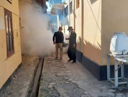 Cegah DBD, Mako Polres Sumbawa Disemprot Fogging