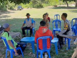 Cegah Penyebaran PMK pada Hewan Ternak, Bhabinkamtibmas Polres Sumbawa Berikan Edukasi