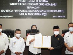 Wali Kota Batu dengan DPRD buat Persetujuan Bersama Terkait Raperda Pertanggungjawaban APBD 2021