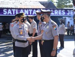 Kapolres Pimpin Upacara Kenaikan Pangkat 75 Anggota Polres Jember