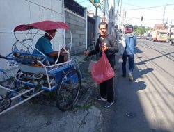 Jum’at Berkah, News Patroli Biro Jember Kembali Membagikan Sedekah