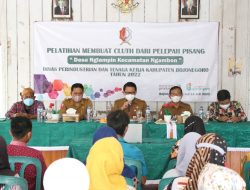 Guna Meningkatkan Perekonomian Kerakyatan, Pemkab Bojonegoro adakan Pelatihan Kerajinan Cluth Pelepah Pisang