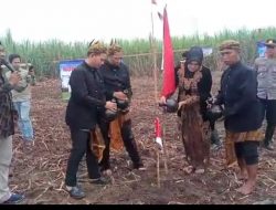 Tasyakuran Peletakan Batu Pertama Pembangunan Gedung Kantor Desa Brangkal Diwarnai Siraman “Air Suci”
