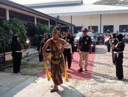 Tim Sadewa Diberangkatkan Ketua Dewan Pusat Bersama Ketua Umum SH Terate Puaast Menjemput Air dan Tanah Nusantara