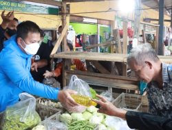 Kapolresta Sidoarjo Jalan Sehat Sambil Ramaikan Pasar Suko