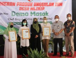 Disperindag Kabupaten Mojokerto Serahkan NIB, Merk Dagang, dan Penghargaan kepada IKM Mlirip