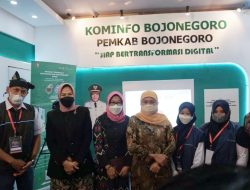 Khofifah Indra Parawansa Kunjungi Stan Dinas Kominfo Kabupaten Bojonegoro