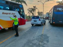 Jalan Lintas Kabupaten Diperbaiki Polres Lamongan Siapkan Jalur Alternatif