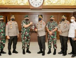 Kapolda Jatim Menerima Sambut Hangat Kunjungan Kehormatan Panglima Divisi Infanteri 2/Kostrad