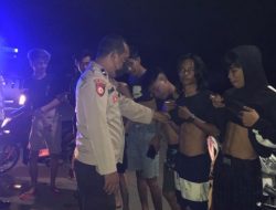 Patroli Malam, Polsek Alas Sasar Kaum Remaja Berikan Himbauan Kamtibmas