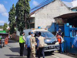 Polsek Ampelgading – Malang Melakukan Penyekatan Mobil Pengangkut Hewan Ternak