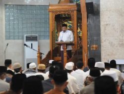 Salat Idul Adha, Bupati Sumbawa Sampaikan Inovasi Label Halal