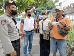 Tim Pamor Keris Polsek Blimbing, Bagikan Masker dan Berikan Himbauan Prokes