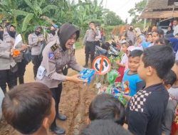 Trauma Healing Polres Pati Bantu Anak-anak Korban Banjir Bandang Hilangkan Trauma