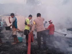 11 Rumah Terbakar, Polsek Alas Bersama Koramil dan Warga Bahu Membahu Padamkan Api