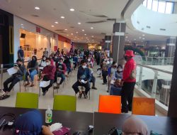 Masyarakat Sidoarjo Berbondong-bondong Mendatangi Vaksinasi Covid-19 di Lippo Plaza