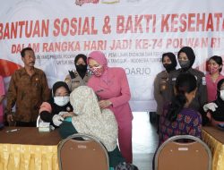 Polwan Sidoarjo Baksos dan Layani Vaksinasi di Desa Pesisir