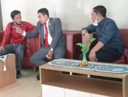 Tidak Terima di PAW Sepihak, Anggota Dewan Mustakim Didampingi Penasehat Hukumnya Sakty, Advokat Muda Surabaya Datangi Gedung DPRD