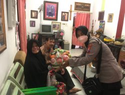 Polwan Sidoarjo Anjangsana ke Purnawirawan dan Anggota yang Sakit