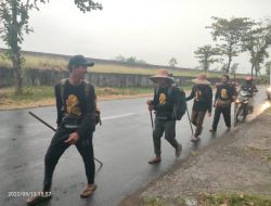 Jalan Kaki Dari Tanah Bumbu, Empat Warga Persaudaraan Setia Hati Terate Sampai di Madiun