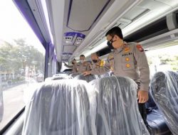 Kapolda Jatim Mengecek Tiga Bus Hibah untuk Menunjang Pelayanan Masyarakat