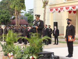 Moment HUT RI ke-77, Kapolres Loteng Beri Penghargaan kepada Personel Berprestasi