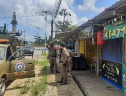 Satpol PP Kota Banjarbaru Tertibatkan Bangunan PKL yang Menjorok Kejalan