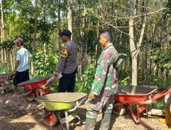 Sinergeritas, Semangat Gotong Royong TNI/POLRI di Lokasi TMMD Desa Pageruyung