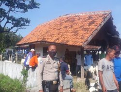 Patikan Tidak Ada Hewan Ternak yang Terjangkit PMK, Bhabinkamtibmas Polsek Cepiring Melakukan Pengecekan