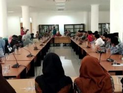 Dana BOS Tak Kunjung Cair, Guru MA Darul Aminin NW Mengadu ke Dewan