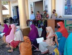 Bhabinkamtibmas Desa Lenek Kalibambang Kawal Proses Pembagian BLT Tahap III