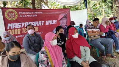 Binda Jatim Terus Gencarkan Vaksinasi Dor to Dor Keluar Masuk Kampung Sidoarjo