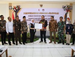 Pemkab Bojonegoro Hibahkan Tanah dan Bangunan ke KPU, Dorong Penguatan Demokrasi