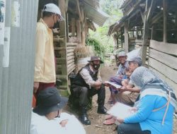 Vaksinasi PMK Dosis Kedua Mulai Diberikan kepada Hewan Ternak, Bhabinkamtibmas Desa Perian Dampingi Petugas