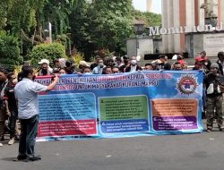 ITB Sidoarjo Lakukan Aksi Damai Dukung Kenaikan Harga BBM Bersubsidi