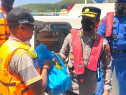 Kapolres Jember Bagikan Sembako Kepada Nelayan Puger yang Terdampak Kenaikan Harga BBM