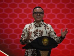 Komitmen pada Guru, Bupati Bojonegoro Terima Penghargaan dari Menpan RB dan Mendikbudristek 