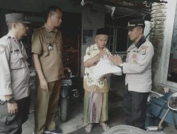Kapolsek Lembar dan Camat Lembar, Turun Salurkan Bantuan Sembako