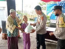 Hadiri Acara Maulid Nabi Muhammad SAW di Lombok Barat, Dirbinmas Polda NTB Bagikan 152 Sembako Secara Simbolis  