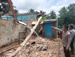Gerak Cepat Kapolres Jember, Tangani Gedung SDN yang Ambruk dengan Dirikan Tenda Darurat